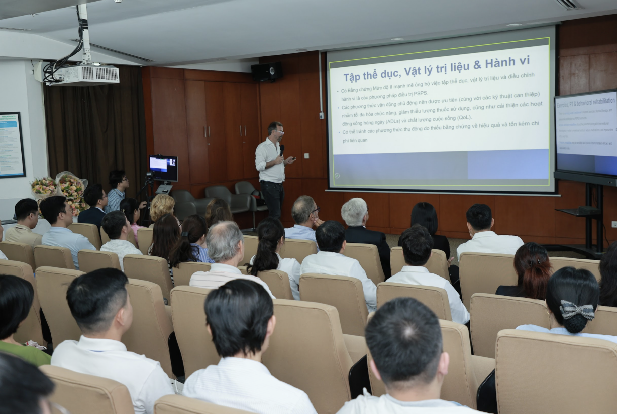 BS. Christophe Perruchoud&nbsp;– Chủ tịch Hiệp hội Điều biến Thần kinh Thụy Sĩ trình bày tại Hội thảo