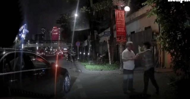 Hà Nội: Tài xế taxi bị người lái xe Mercedes đánh xây xẩm mặt mày sau va chạm giao thông