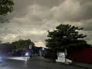 Chuyên gia nói gì về bầu trời bỗng tối sầm vào sáng nay 17-4 ở Hà Nội?