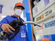 Giá xăng dầu hôm nay 17/4 mới nhất: Giá dầu thế giới lao dốc mạnh sau tuyên bố mở cửa Eo biển Hormuz