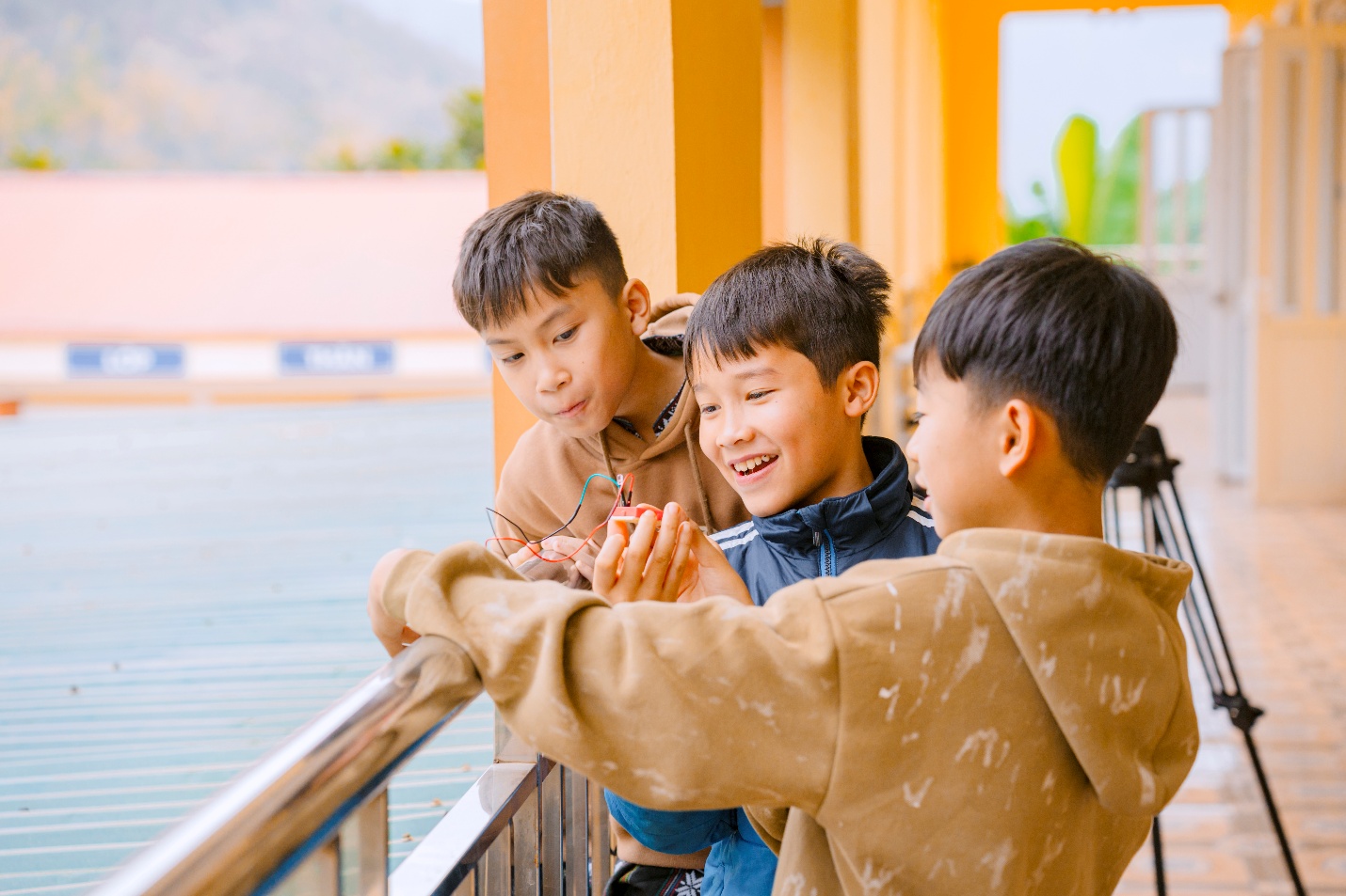 Các mô hình trực quan mang lại sự thích thú cho các em học sinh trong trải nghiệm STEM