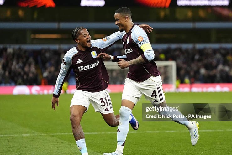 Aston Villa quá mạnh