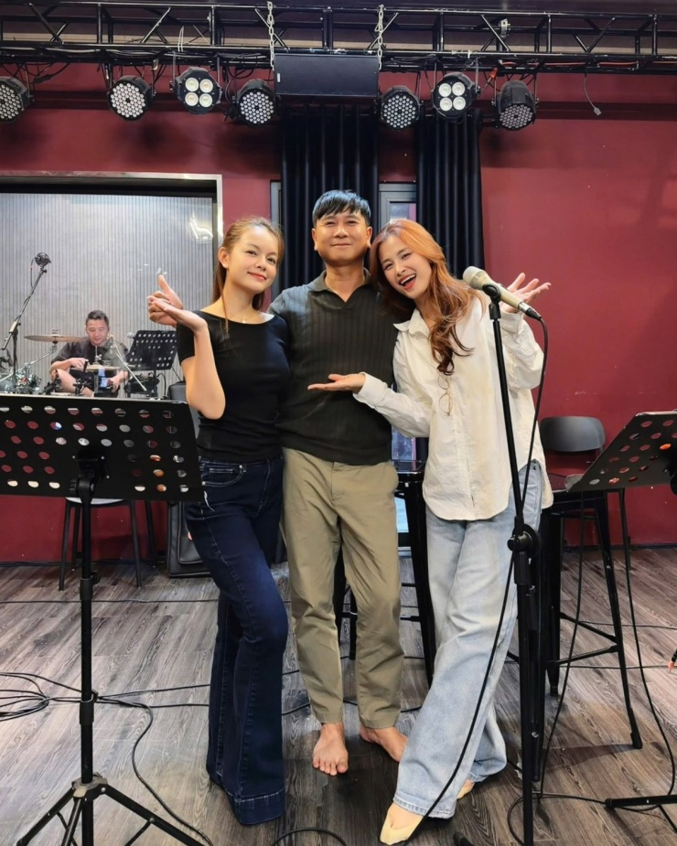 Ảnh sao 18/4: Uyển Ân diện bikini 'nhỏ hết cỡ' khoe ngực đầy - 8