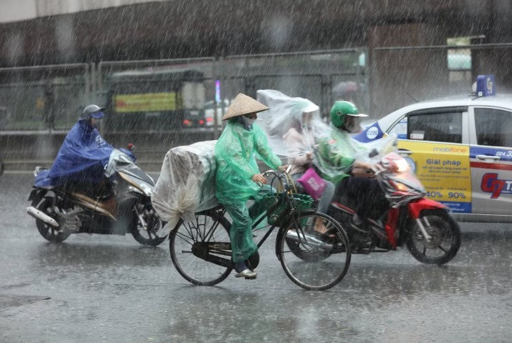 Miền Bắc đón mưa dông dài ngày