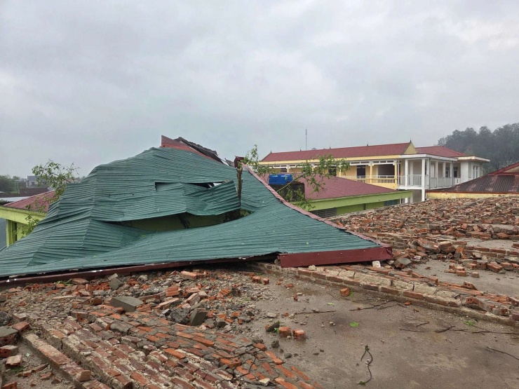 Một số khu vực khác xảy ra mưa lớn kèm thao gió lốc.&nbsp;Ảnh người dân cung cấp.