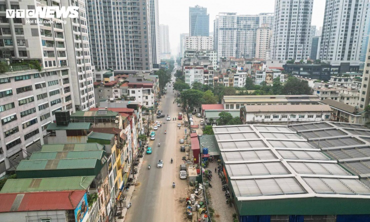 Dự án cải tạo, mở rộng đường Nguyễn Tuân (phường Thanh Xuân, Hà Nội) được phê duyệt từ năm 2018 với tổng mức đầu tư gần 400 tỷ đồng. Tuyến đường dài chưa đầy 1km, kết nối từ đường Nguyễn Trãi đến khu vực ngõ 162 Nguyễn Tuân, được kỳ vọng giảm tải áp lực giao thông cho khu vực đông dân cư, nhiều chung cư và trường học.