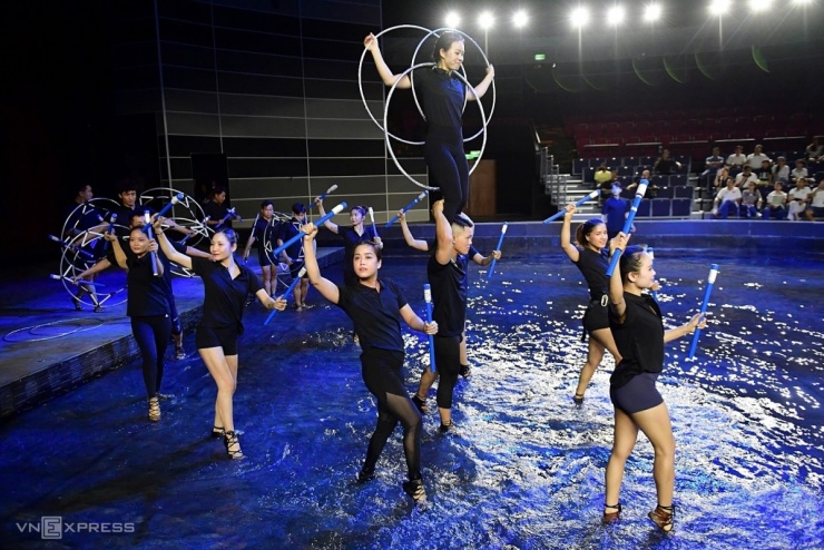 Các nghệ sĩ tập luyện tiết mục Ký ức hỏa thần (tiền truyện Vùng đất kỳ bí) - vở từng gây sốt của Trung tâm Nghệ thuật TP HCM năm 2025.