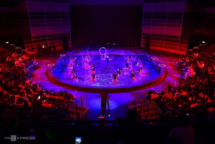 Rạp xiếc sẽ là nơi diễn ra Liên hoan xiếc quốc tế TP HCM vào tháng 11. Đại diện Trung tâm Nghệ thuật TP HCM - đơn vị quản lý, vận hành công trình - cho biết nhiều đoàn của các quốc gia nhận lời tham gia liên hoan.