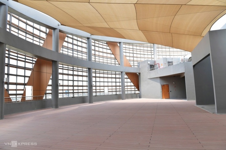 Ngoài sân khấu chính, công trình còn có một số hạng mục sắp hoàn thành, như khán phòng 300 chỗ ngồi, phù hợp tổ chức sự kiện, hội nghị.Rạp xiếc và biểu diễn đa năng Phú Thọ là một trong tám công trình văn hóa lớn trong kế hoạch xây mới ở TP HCM. Bảy dự án còn lại gồm bảo tàng Tôn Đức Thắng, Trung tâm văn hóa thành phố, Trung tâm Nghệ thuật truyền thống, Bảo tàng TP HCM, mở rộng Công viên Bảo tàng Hồ Chí Minh, Nhà văn hóa Thanh niên và Cung Thiếu nhi thành phố.