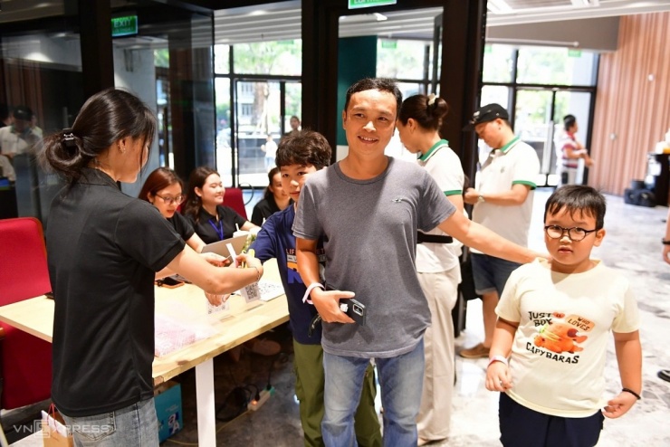 Theo ban tổ chức sự kiện, sau khi mở link, số lượng khách đăng ký trong bốn ngày đạt gần 1.900 người. Ban quản lý tiếp tục mở cửa đón khách vào các ngày 19/4, 16 và 17/5.