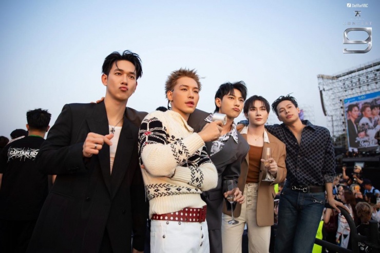 Pháp Kiều, HIEUTHUHAI mặc xuyên thấu tại concert 'Anh trai say hi' - 10