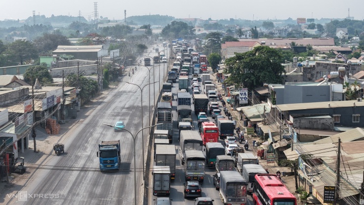 Quốc lộ nối TP HCM - Đồng Nai kẹt cứng ngày đêm - 3