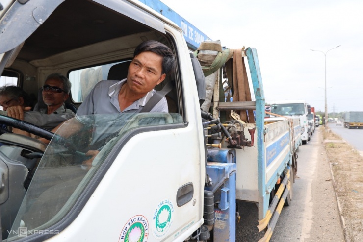 Quốc lộ nối TP HCM - Đồng Nai kẹt cứng ngày đêm - 5
