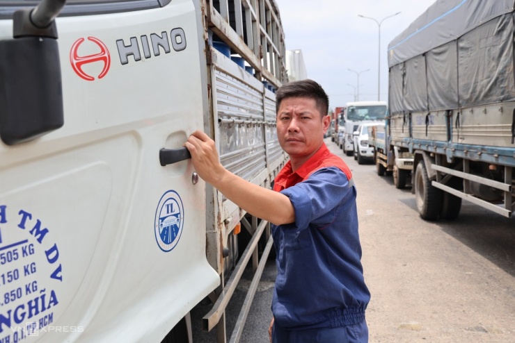 Quốc lộ nối TP HCM - Đồng Nai kẹt cứng ngày đêm - 6