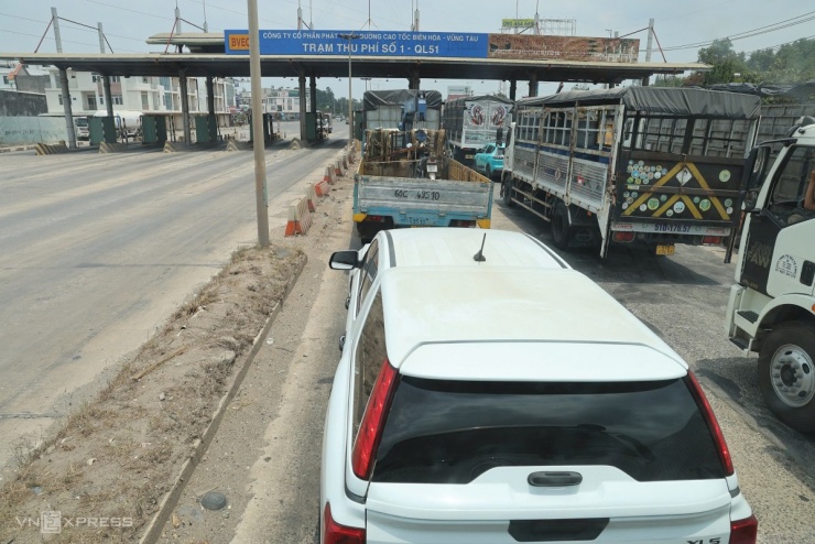 Quốc lộ nối TP HCM - Đồng Nai kẹt cứng ngày đêm - 8