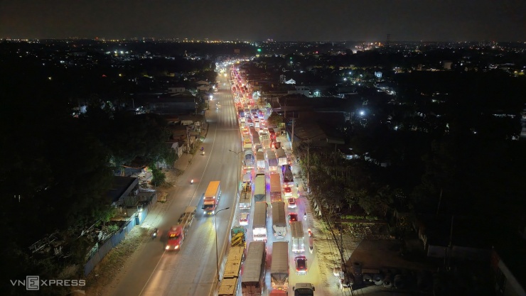 Quốc lộ nối TP HCM - Đồng Nai kẹt cứng ngày đêm - 14