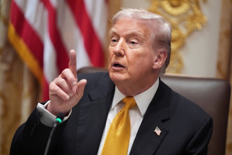 Ông Trump tuyên bố vẫn đàm phán “rất tốt” bất chấp Iran đóng cửa eo biển Hormuz - 1