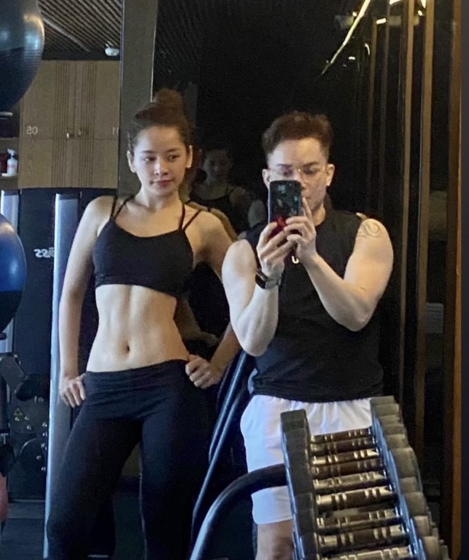 Vòng hai phẳng lì, không chút mỡ thừa của Chi Pu.