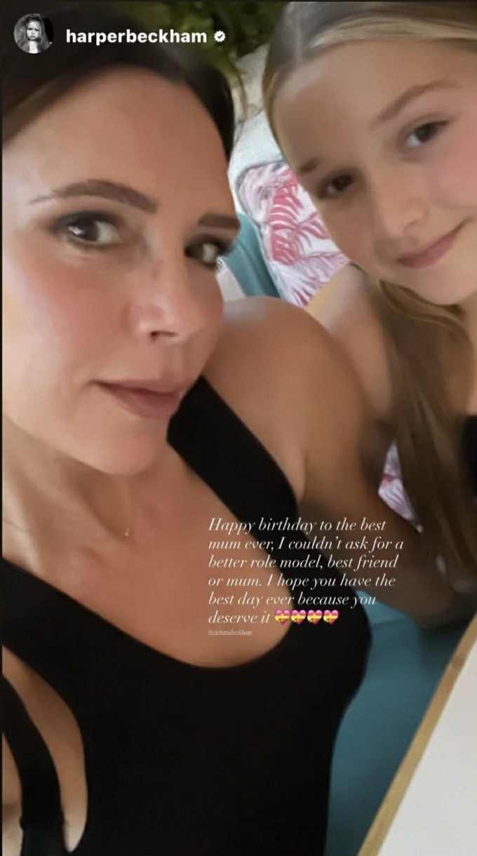 Harper đăng ảnh selfie cùng mẹ kèm những lời yêu thương ngọt ngào.