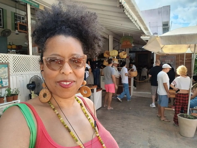 Đặc biệt, quãng thời gian ở Rwanda đã hình thành một thói quen giúp Halona có thể tránh xa các loại thực phẩm có hại cho sức khỏe đến tận bây giờ - mỗi ngày ăn một bát salad lớn.