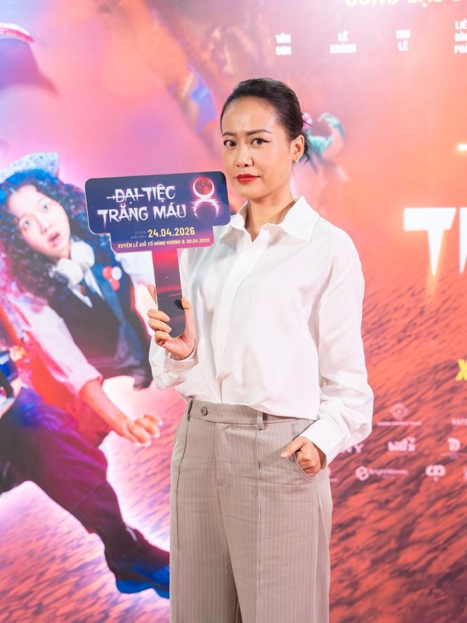 Hồng Ánh tại họp báo phim 'Đại tiệc trăng máu 8'.