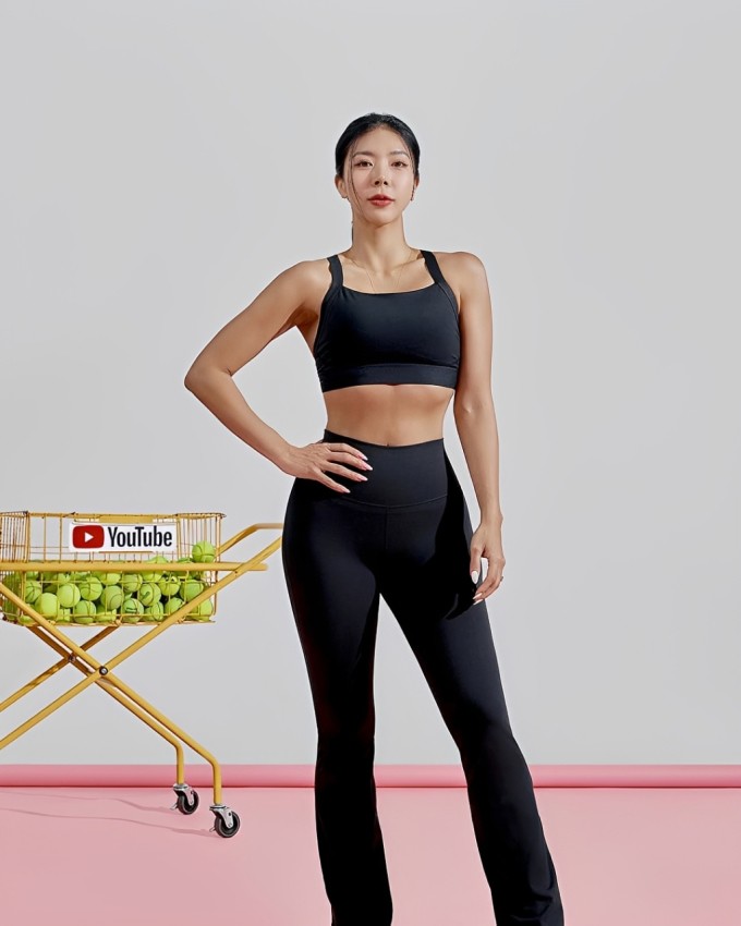 Park Ji-eun, 41 tuổi, là huấn luyện viên thể hình nổi tiếng tại Hàn Quốc. Ảnh: Instagram jjeuneu