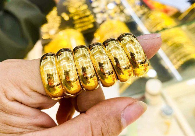 Giá vàng hôm nay, ngày 18/4, tăng mạnh giá vàng nhẫn và giá vàng miếng.