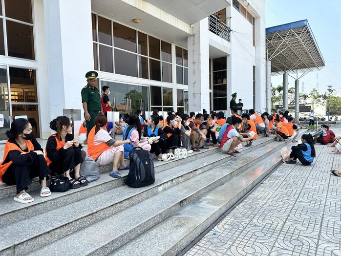 226 công dân Việt Nam từ Campuchia được trao trả về nước tại Đồn Biên phòng cửa khẩu quốc tế Dinh Bà