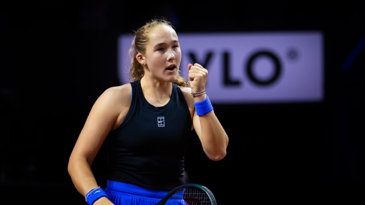 Andreeva 3 lần liên tiếp hạ Swiatek, cô sẽ gặp&nbsp;Rybakina ở trận bán kết vào tối 18/4