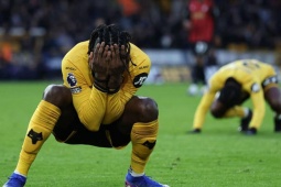 Ngoại hạng Anh sắp có đội xuống hạng đầu tiên: Bên bờ vực thẳm