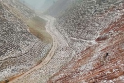 Mưa đá phủ trắng đồi núi Sơn La