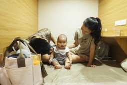 Quán cà phê kiểu tổ kén có chăn gối cho khách nghỉ ngơi ở Hà Nội