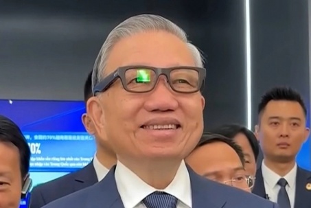 Tổng Bí thư, Chủ tịch nước Tô Lâm trải nghiệm kính thông minh AI tại Trung Quốc