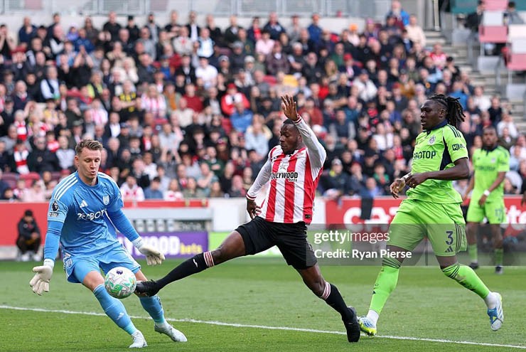 Leno có ngày thi đấu xuất sắc