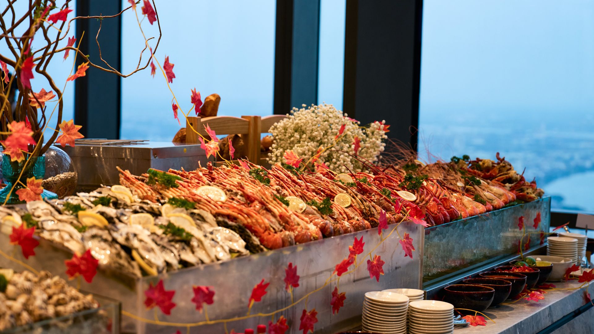 Tận hưởng đại tiệc buffet hải sản bên tầm nhìn ngoạn mục của Sài Gòn tại Oriental Pearl