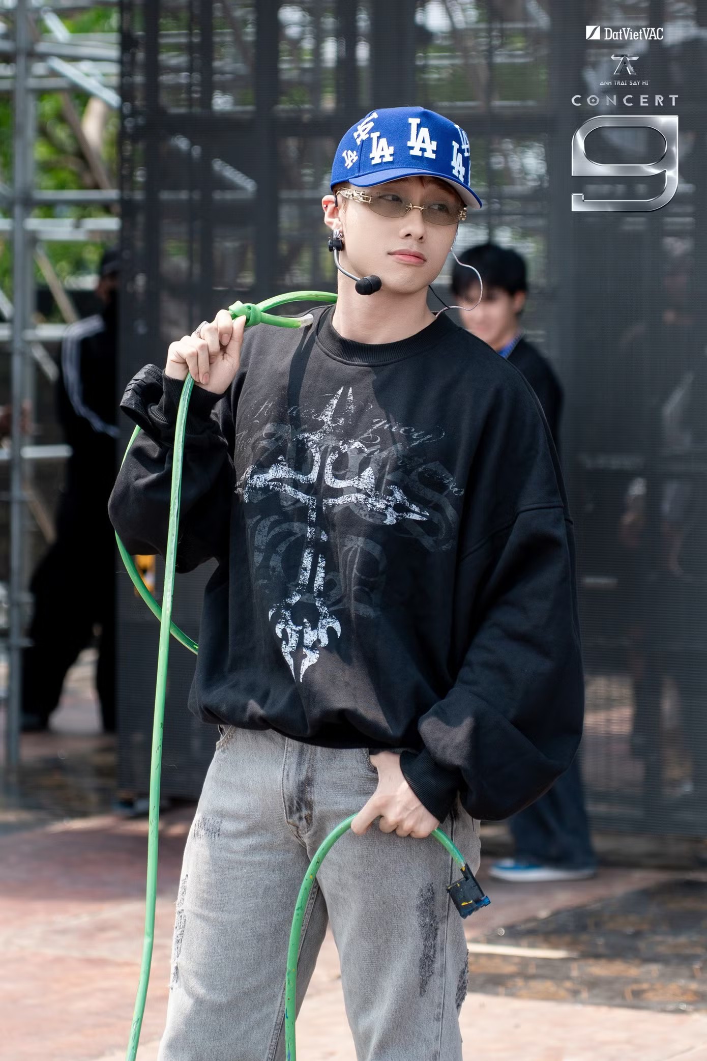 Hieuthuhai và dàn anh trai đội nắng xuyên trưa - 9