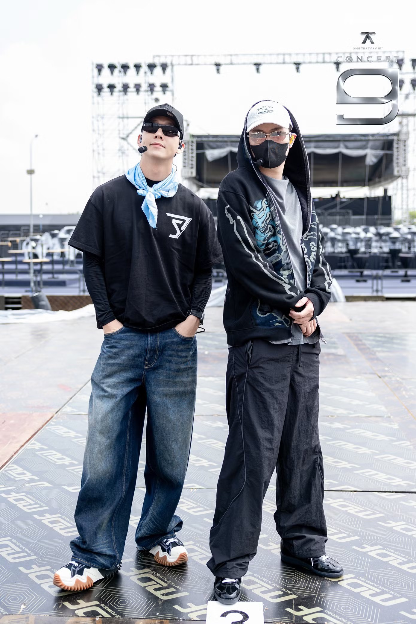 Hieuthuhai và dàn anh trai đội nắng xuyên trưa - 10