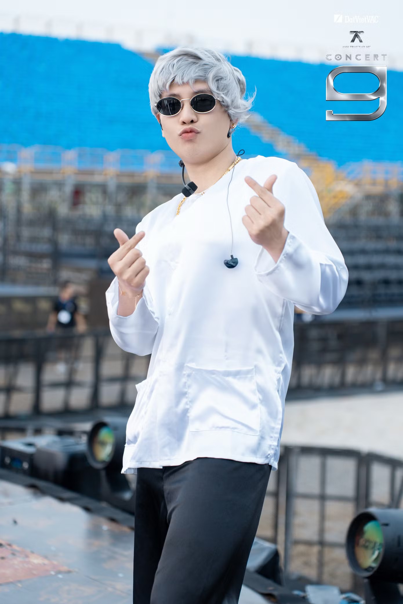 Hieuthuhai và dàn anh trai đội nắng xuyên trưa - 11