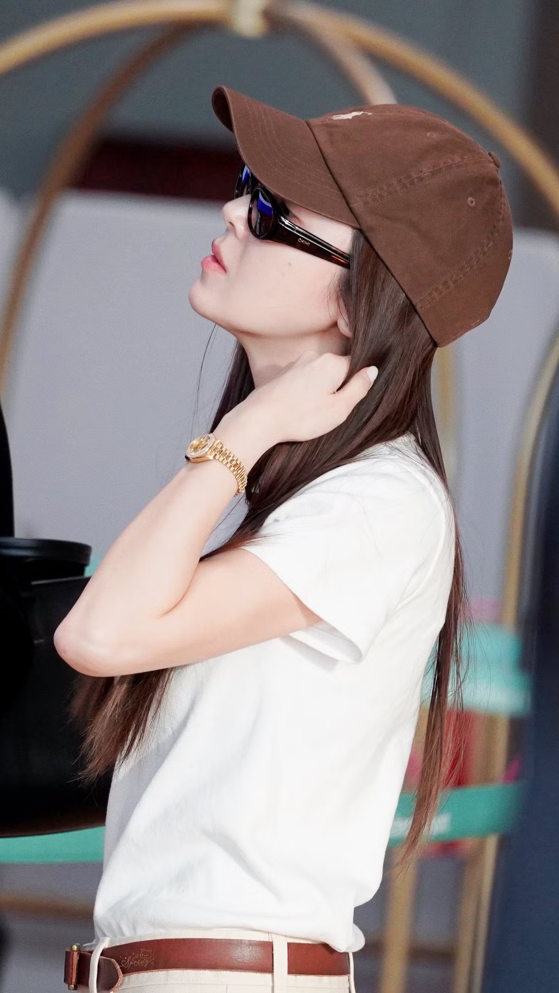 Cận nhan sắc nữ diễn viên ở sân bay Hàn Quốc chuẩn bị sang Việt Nam