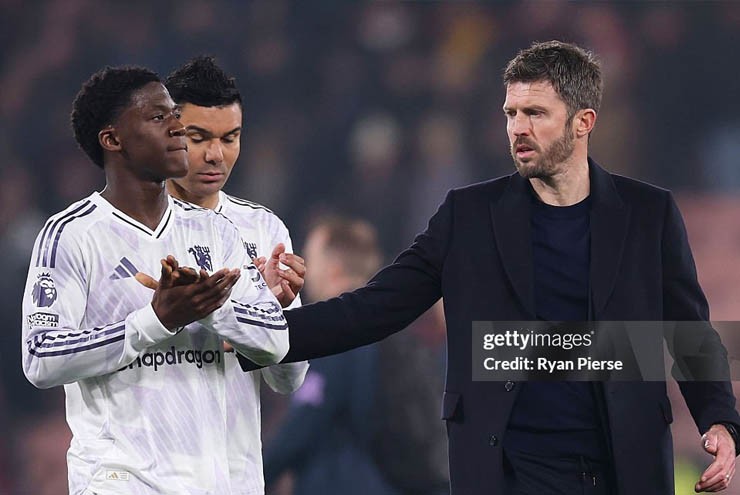 HLV Carrick kỳ vọng Mainoo có thể thi đấu ở trận gặp Chelsea