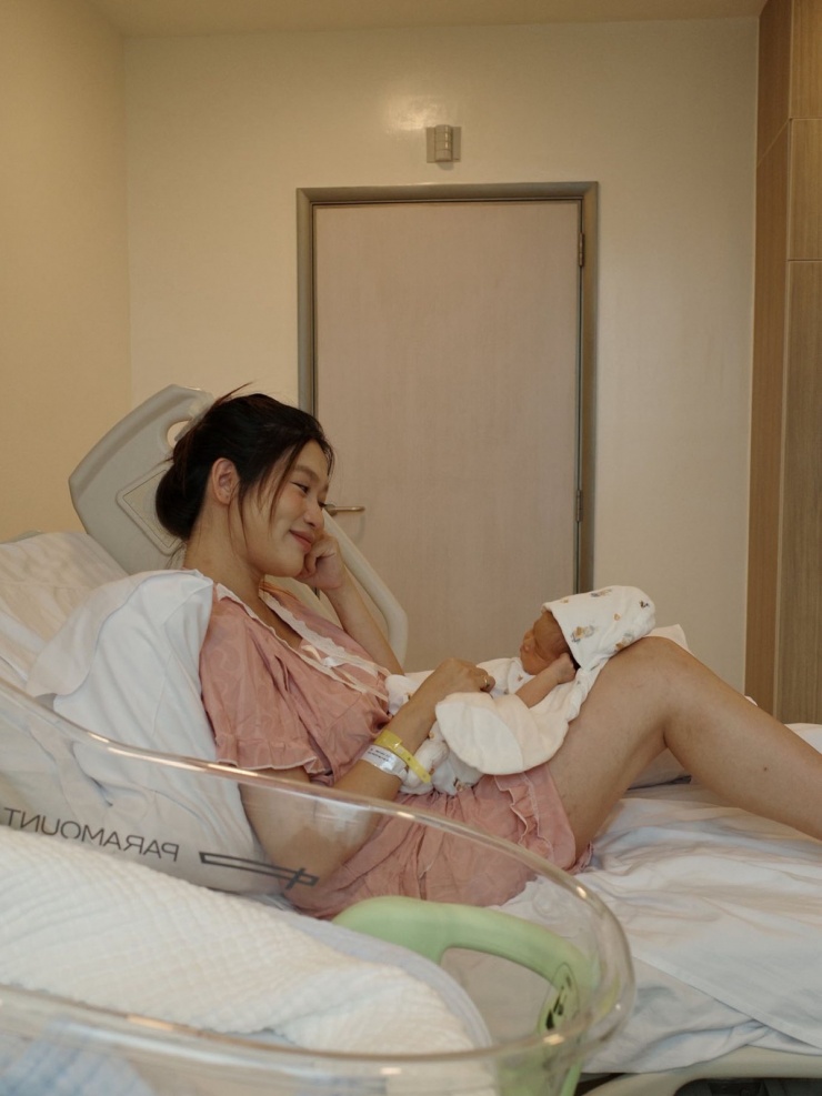 Ảnh sao 19/4: Thanh Thảo thân thiết tình cũ Quang Dũng - 1