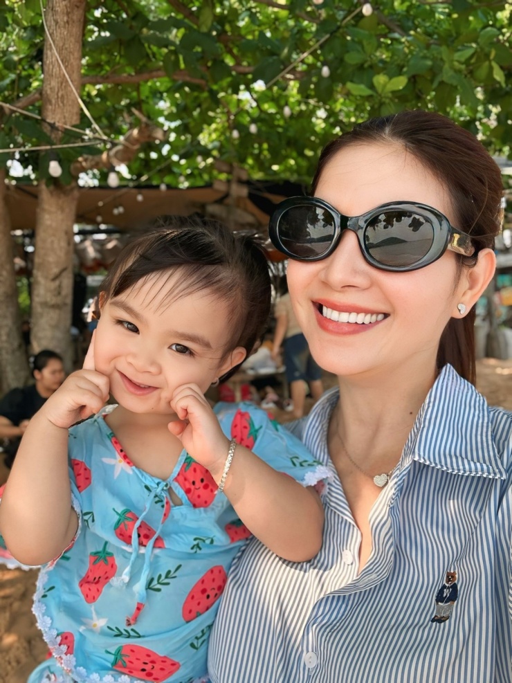 Ảnh sao 19/4: Thanh Thảo thân thiết tình cũ Quang Dũng - 3