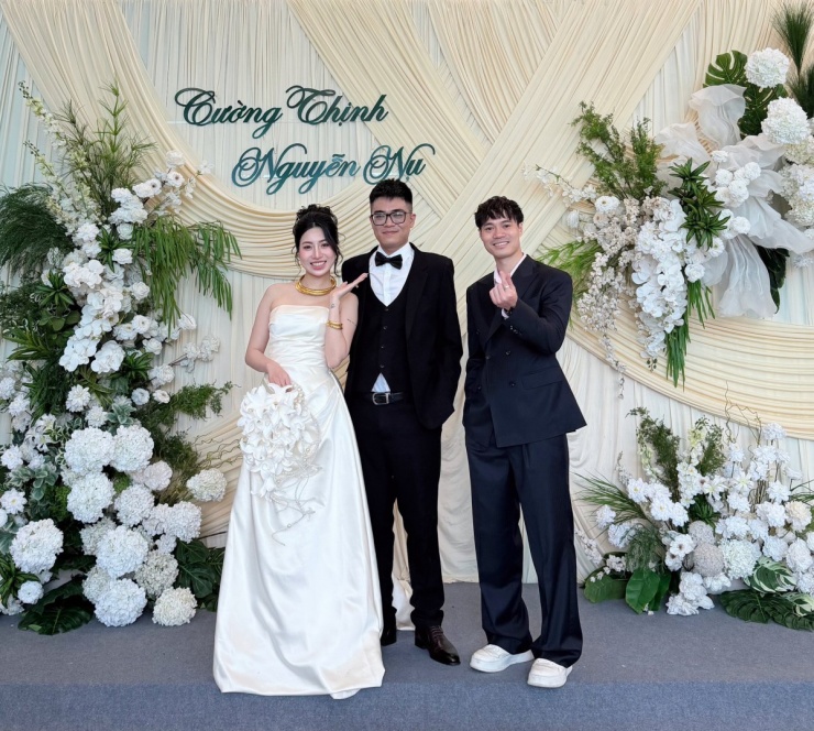 Ảnh sao 19/4: Thanh Thảo thân thiết tình cũ Quang Dũng - 10