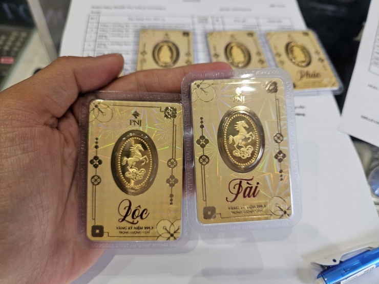 Giá vàng trong nước thu hẹp cách biệt với giá thế giới