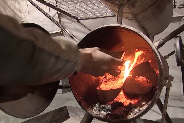 Cận cảnh lò sưởi, giường ngủ và laptop lính Nga trên chiến trường mùa đông