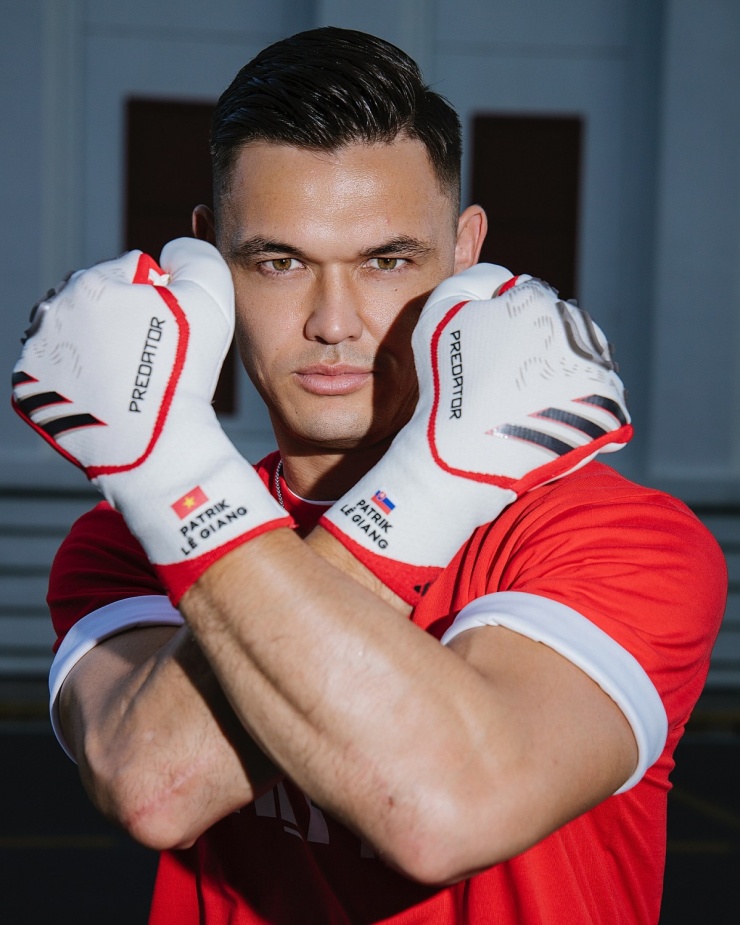 Vẻ điển trai của thủ môn lai Việt - Slovakia Patrik Lê Giang - 1