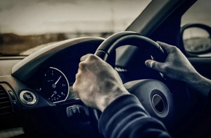 Lái xe quá 4 giờ liên tục có thể bị phạt đến 12 triệu đồng (Ảnh minh họa: KT)