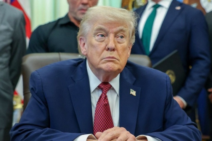 Ông Trump: Iran không được 'tống tiền' Mỹ bằng eo biển Hormuz