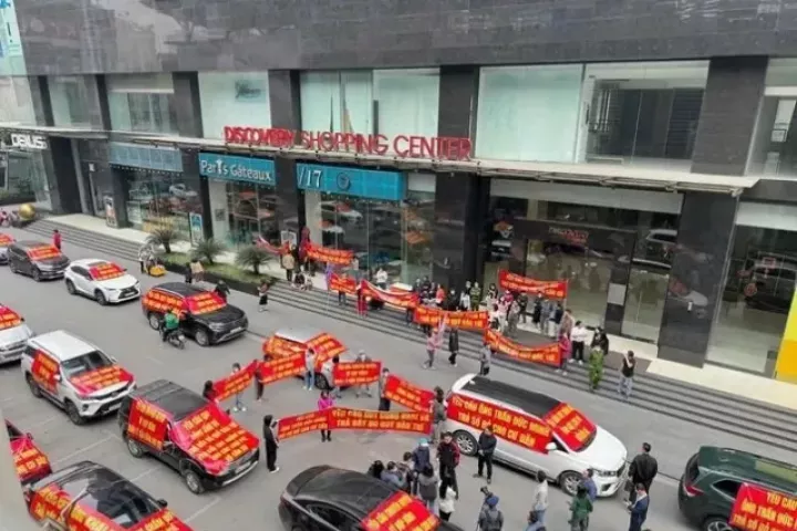 Nhiều khu chung cư Hà Nội đỏ mắt chờ 'sổ hồng'