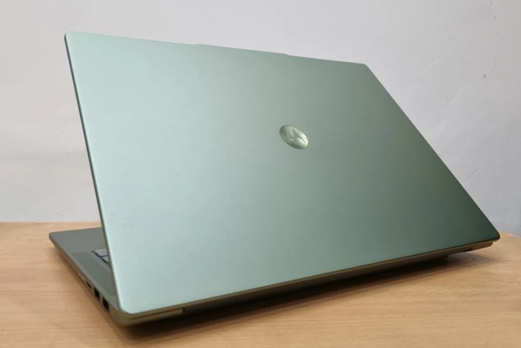 Moto Book 60 Pro có giá bán chỉ từ 17,91 triệu đồng.